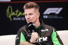 Sauber - Jubilál az idei szezon egyik hőse, különleges sisakfestéssel versenyez Abu-Dzabiban