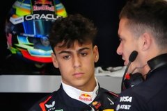 Racing Bulls - Magabiztos sprintgyőzelemmel búcsúzott az F2-től Lindblad Abu-Dzabiban