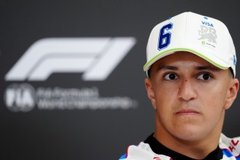 Ferrari - Hamilton aggódik Hadjarért: „Mindenki tudja, mi történik, amikor valaki a Red Bullhoz megy”