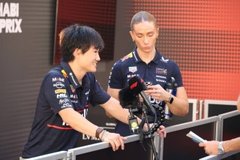 Red Bull Racing - Cunoda értetlenül áll a büntetés előtt, csak Verstappent próbálta segíteni Norisszal szemben
