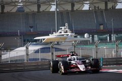 Haas F1 Team - Baleset miatt félbeszakadt az abu-dzabi tesztnap, Hirakava falnak csapódott (fotó)