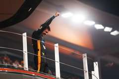 McLaren - Lando Norris világbajnoki címe után álomautót kap Zak Browntól