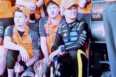 McLaren - Norris meghúzta az energiaitalos "flaskát", de erős a gyanú, hogy más talált benne (videó)