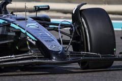 Mercedes - Feltűnő 2026-os dizájnt tesztel a Mercedes Abu-Dzabiban