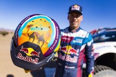 11 hónappal súlyos balesete és amputációja után újra ott van a Dakaron a francia navigátor