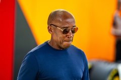 Így állhat össze, és ekkor startolhat el Hamiltonék V10-es versenysorozata