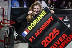 Mercedes - A Mercedes előléptette az F1 Academy-győztes versenyzőjét, Doriane Pint