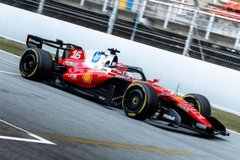 Ferrari - Ágaskodó paripa a pályán – így debütált a Ferrari autója Barcelonában (videó)