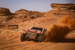 Dakar: a 4. szakaszon megint a feje tetejére állt minden, ismét a Toyota került az élre