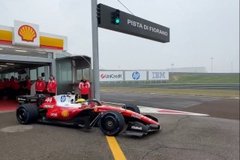 Ferrari - Pályán a Hamilton és a Ferrari, így üvölt a 2026-os F1-es autó motorja! (videó)