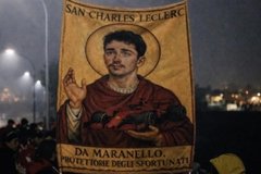 Ferrari - 4 fokban is több száz rajongó gyűlt össze a fioranói pálya mellett, hogy élőben lássák a Ferrari SF-26-ot!