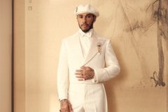 Mercedes - Így alakult Lewis Hamilton öltözködési evolúciója McLarentől a Ferrariig