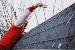 Ferrari - Visszatértek a Schumacher-idők? Hamilton olyat tett a Ferrari gyárában, amit évtizedek óta nem láttak