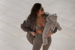 Red Bull Racing - Kelly Piquet humoros módon tért vissza a munkába Max Verstappenék nyaralása után (fotók)