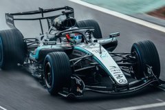 Mercedes - Új szárnymegoldás: a Mercedes teljesen szembemegy a mezőnnyel!