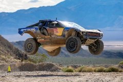 Red Bull Racing - A Red Bull új pilótája már most őrült dolgokat csinál – nézd, mit művelt a sivatagban!