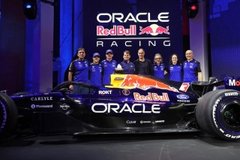 Red Bull Racing - Verstappen kínos poénja megzavarta a Red Bull és a Ford ünnepi bemutatóját (videó)