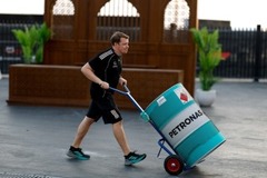 Mercedes - Nem a motor, hanem ez a folyadék a Mercedes legféltettebb kincse idén