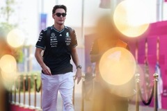 Mercedes - A Mercedes W17 máris harap: Russell húzta a rövidebbet a barcelonai boxban