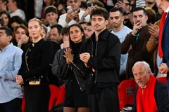 Egy igazi V12-es ritkasággal tűnt fel Leclerc és menyasszonya Monacóban (videó)