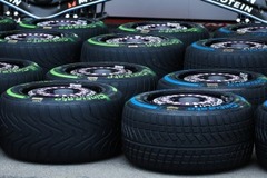 McLaren - Két csapat részvételével jöhet a Pirelli esős gumitesztje – a sivatagos Bahreinben!