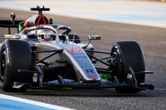 Audi - Az Audi újabb meglepetéssel állt elő: nem csak az oldaldobozok, az első szárny is teljesen átalakult