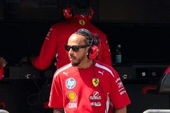 Ferrari - Hamilton hadat üzent a mezőnynek: vége a tavalyi rémálomnak (videó)