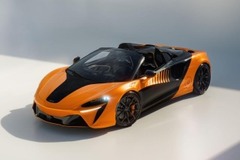 Limitált szériás Artura Spiderrel ünnepli F1-es sikereit a McLaren