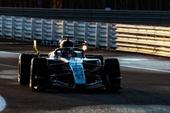 Williams - Itt a meglepetés: Pályára vitte a Williams a 2026-os FW48-at Silverstone-ban!