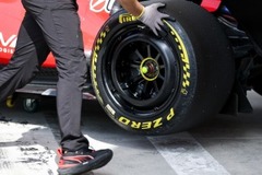 Nagy változás Melbourne-ben: a Pirelli emeli a guminyomást az F1-es szezonnyitóra