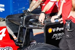 Ferrari - Bőröndökben utazott Kínába a Ferrari legújabb csodafegyvere - Érkezik a Macarena-szárny!