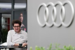 Audi - Meglepő nevet húzhat elő a kalapból az Audi: összeáll a régi Ferrari-tengely?