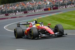 Ferrari - Egykori szerelője szerint „újjászületett” Lewis Hamilton, és jöhetnek a dobogók 2026-ban