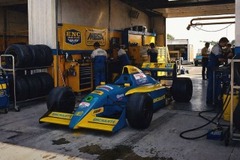 Ricciardo újra Melbourne-ben – nem a rajtrácson, mégis óriási sorok várják