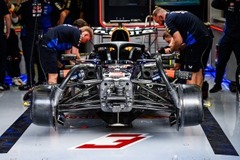 Szigorít a FIA, brutális rajtbüntetések jönnek a 2026-os F1-es motorok miatt