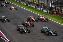 Mercedes - Óriási balhé az ausztrál rajt után: Miért nem büntették meg Russellt? (videó)