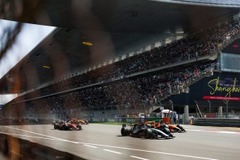 Mercedes - Nagy csata és biztonsági autó után Russell nyerte a sprintet a Ferrarik előtt, a Red Bull nullázott