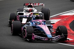 Elszabadultak az indulatok, halálos fenyegetéseket kapott Ocon a sanghaji ütközés után