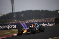 Red Bull Racing - „Vezethetetlen és kiszámíthatatlan”: Verstappen nem tud mit kezdeni a problémás Red Bulljával