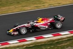 Racing Bulls - Az „összezavarodott” Lawson a „legnehezebb” idei futamán is pontot szerzett