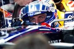 Red Bull Racing - Kétszer is a felügyelőknél járt Verstappen Szuzukában, egy korábbi rivális is hátráltatta