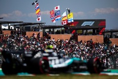 Kettős Mercedes-vezetés és meglepetés-McLaren a Japán Nagydíj első szabadedzésén