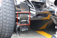 Mercedes - A Mercedes trükkös megoldása: így nyújtották meg a diffúzor hatását a szabályokon belül