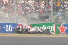 Haas - Hatalmas bukás Szuzukában, Antonelli és Hamilton is haszonélvezője volt (videó)