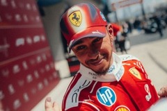 Ferrari - „Forza Ferrari!”: Hamilton érzelmes rádióüzenettel ünnepelte első ferraris dobogóját