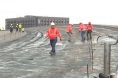 Gőzerővel terítik az aszfaltot az új madridi F1-es pályán (videó)