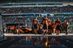 McLaren - Rémálom Kínában: Megfejtették a bizarr dupla kiesés okát a wokingiak
