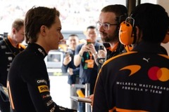 McLaren - Hiába esett ki mindkét McLaren a Kínai Nagydíj előtt, eszükben sem volt rögtön útnak indulni