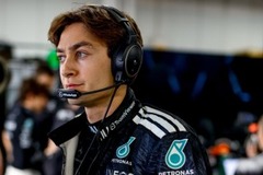 Mercedes - „El kell kezdenie használni a könyökét” – durvulhat a helyzet a Mercedes garázsában