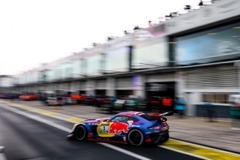 Váratlan dráma a Nordschleifén: pillanatok alatt szálltak el Verstappen győzelmi álmai